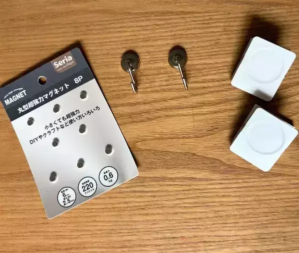 「鍵どこ置いたっけ？」とサヨナラ　100均フォトフレームを小物掛けにする収納術