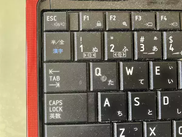 キーボードのほこり、どう防ぐ？　週1・月1の簡単お手入れで故障を防ぐコツ
