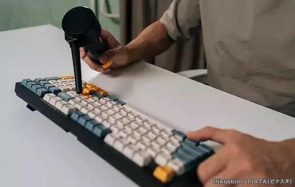 キーボードのほこり、どう防ぐ？　週1・月1の簡単お手入れで故障を防ぐコツ