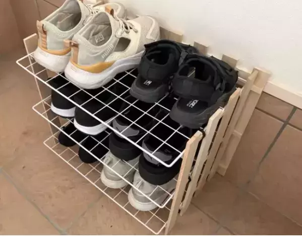 100均すのこが『3段ラック』に変身！　結束バンドで留める工夫に「工具いらず！」【DIY4選】
