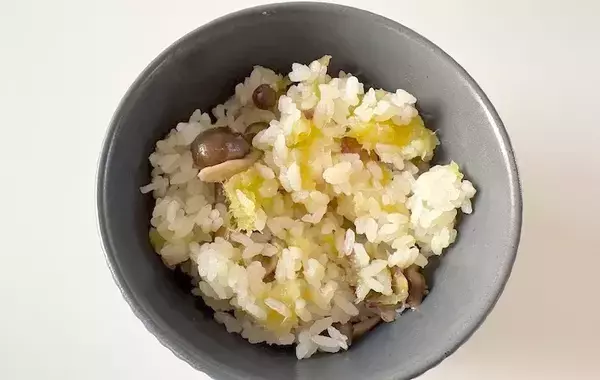 味つけに『大さじ4杯』入れて　サツマイモとしめじの炊き込みご飯が「シンプルなのにおいしい」「秋を堪能」