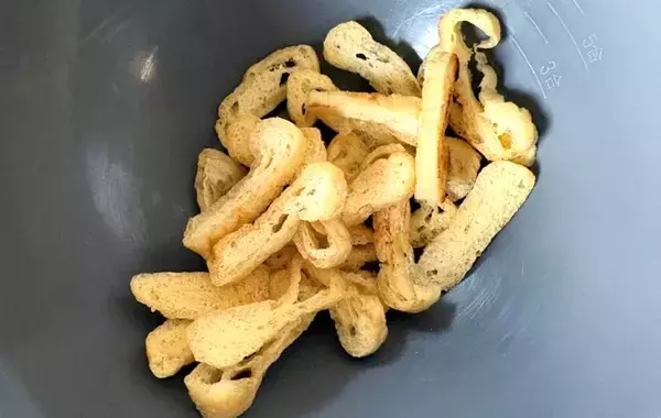 細切りにした油揚げを炒めると？「味つけ2種類で止まらなくなるおいしさ」