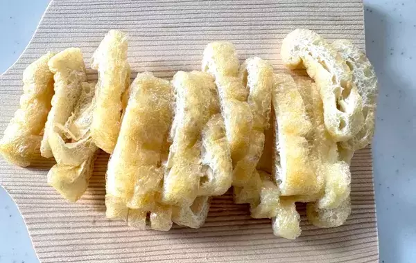 細切りにした油揚げを炒めると？「味つけ2種類で止まらなくなるおいしさ」