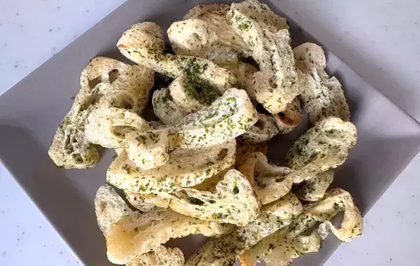 細切りにした油揚げを炒めると？「味つけ2種類で止まらなくなるおいしさ」