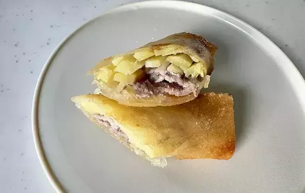 細切りのサツマイモを巻いてみて　春巻きのレシピに「あっという間に食べた」