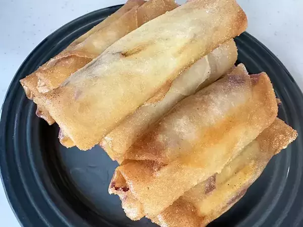 細切りのサツマイモを巻いてみて　春巻きのレシピに「あっという間に食べた」