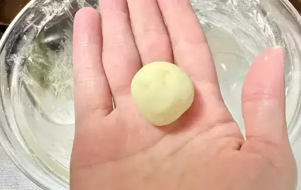 サツマイモに『100g』混ぜて…簡単おやつに7歳息子が大喜び「モチモチでおいしい！」