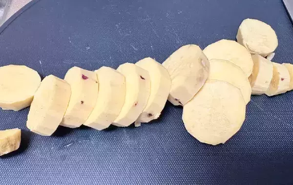 サツマイモに『100g』混ぜて…簡単おやつに7歳息子が大喜び「モチモチでおいしい！」