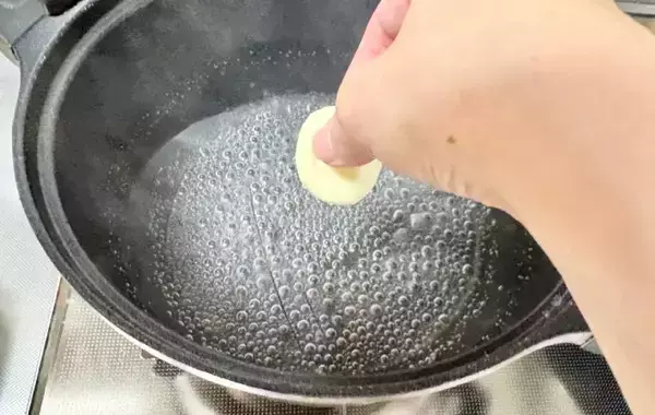 サツマイモに『100g』混ぜて…簡単おやつに7歳息子が大喜び「モチモチでおいしい！」