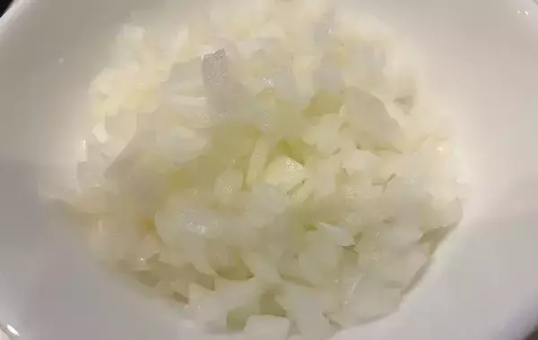 ハンバーグに『大さじ1杯』入れてみて！　ふわっと柔らかくなって「冷めても固くない」