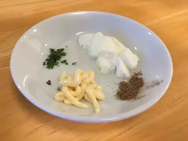 マヨネーズを『大さじ1杯』使って！　アメリカで定番のドレッシングを作る方法