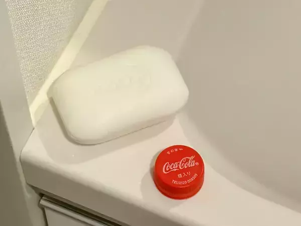 『ペットボトルの蓋1つ』を石けんにつけるだけ！　洗面台の悩みが解決する裏ワザ
