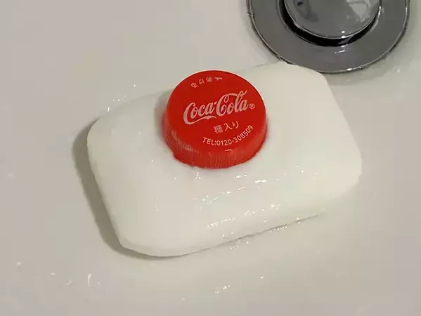 『ペットボトルの蓋1つ』を石けんにつけるだけ！　洗面台の悩みが解決する裏ワザ
