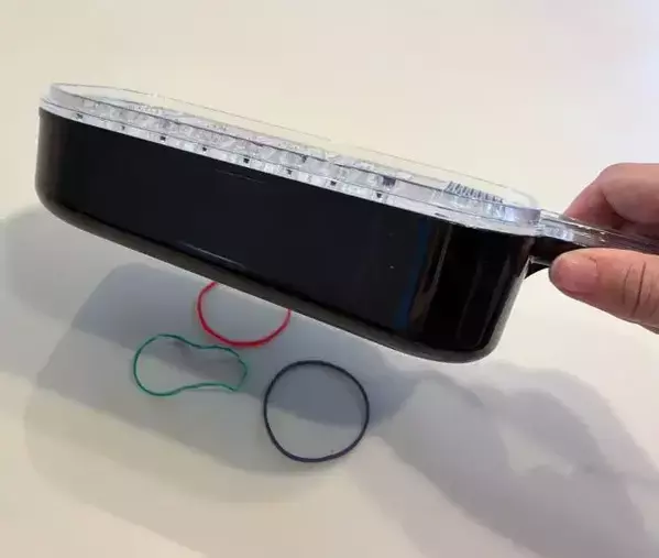 おろし器の下に『輪ゴム』を3本置いてみたら…？　大根おろしの悩みを防ぐ方法とは