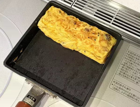 玉子焼きに『秋』を投入！　丸ごと1本入れたら弁当にピッタリの一品に