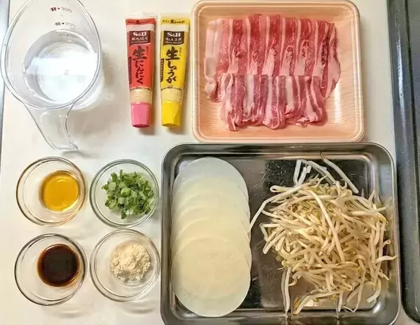 余った『餃子の皮』をちぎったら…　できた一品に「モチモチつるん」「箸がとまらん」【電子レンジ6分】