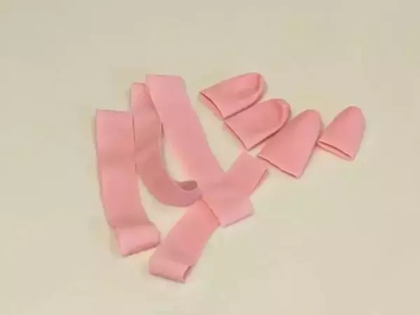 ゴム手袋の『指先』を切ると？　ハサミ1本で別物に化ける意外な再利用テク【活用法4選】