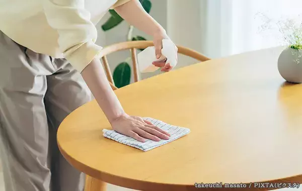 机を拭く時は水拭き？乾拭き？　意外と知らない雑巾の正しい使い分け
