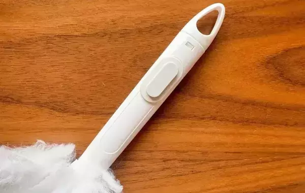 スリコの『マグネットホルダー』が便利！ 壁にペタッと貼るだけで「部屋がすっきり片づいた」