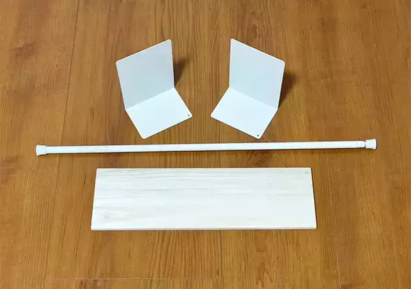 トイレの『手洗い器の上』につっぱり棒をセット　【5分】で作れる簡易棚が釘やネジ不要で簡単
