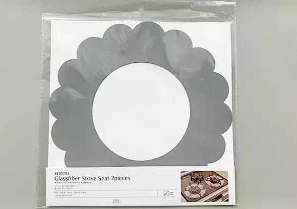 置くだけでコンロが汚れない！　3COINS“花型”シートでキッチンの『油汚れ掃除』をラクに