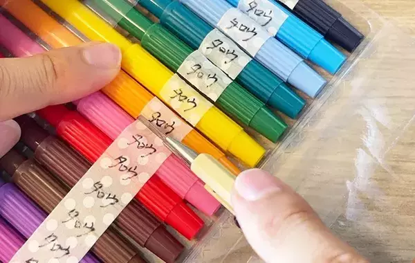 15本のペンに『マスキングテープ』を貼って切ると？　完成したモノに「プチストレス減った！」