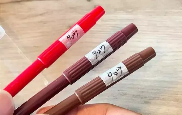 15本のペンに『マスキングテープ』を貼って切ると？　完成したモノに「プチストレス減った！」