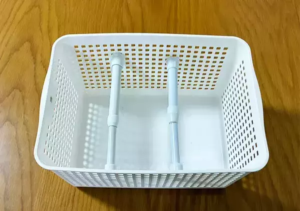 『短いつっぱり棒』はバスケットに使うのが正解　かゆいところに手が届く収納ライフハック