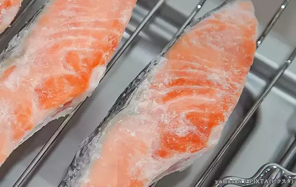 一度冷凍した魚、焼く時は凍ったままで大丈夫？　旨味を逃がさない「焼き方のコツ」