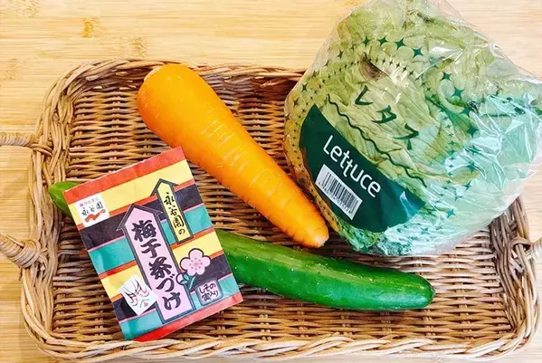切った野菜を『1袋』で漬けてみて！　20分置くだけで「ご飯どろぼう」「いい香り」
