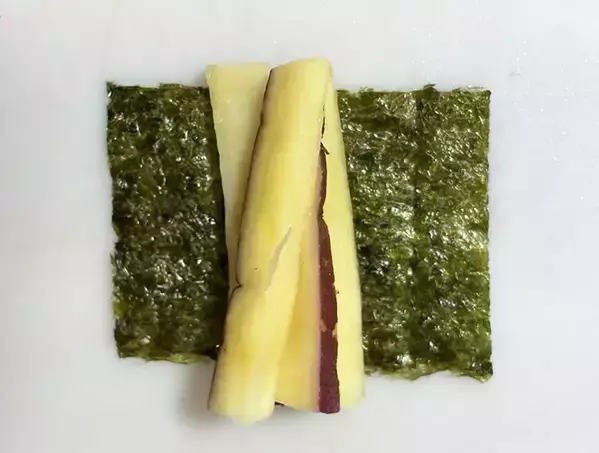 サツマイモに『大さじ1杯ずつ』かけて…　海苔巻きレシピが「ご飯にピッタリ」「弁当にもいい」