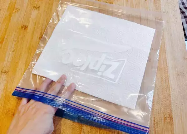 ジッパー袋に『2枚』入れてみて！ 　調理時のストレスが解消する「野菜の保存テク」