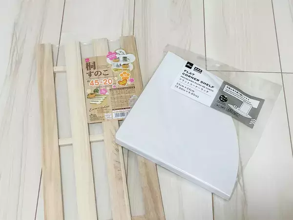 ダイソーの『すのこ』にボンドを塗るだけで？　トイレで便利な収納を作る『10分DIY術』
