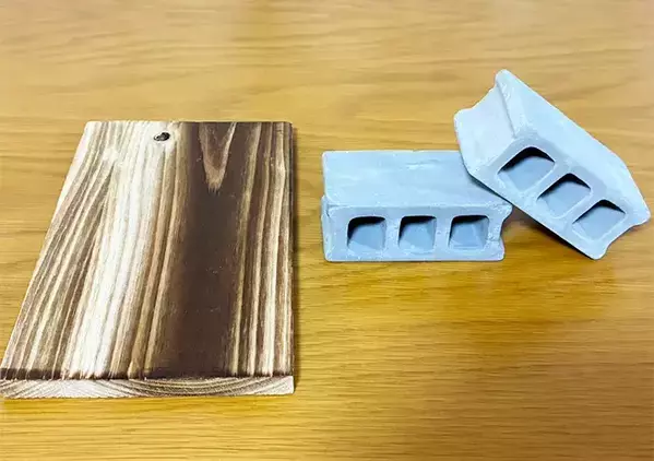 便器横に『セリアのミニブロック』を並べると衛生的　見た目がガラリと変わる収納術【2選】
