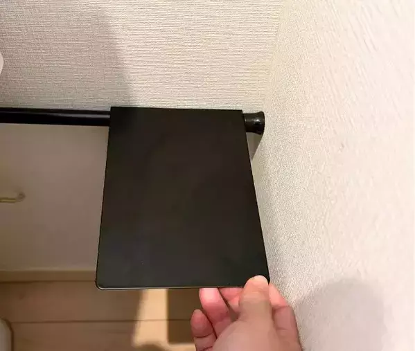 トイレに『突っ張り棒』を仕込んだら…　毎日の床掃除が「劇的にラク！」