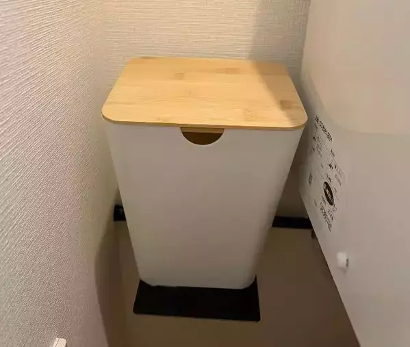 トイレに『突っ張り棒』を仕込んだら…　毎日の床掃除が「劇的にラク！」
