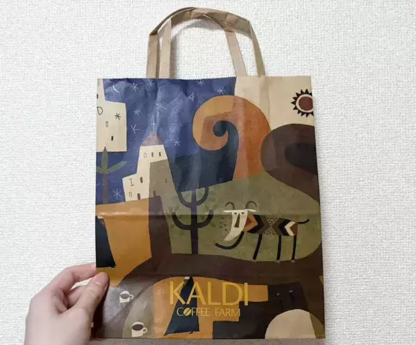 余った紙袋で作る『カバー』がおしゃれ！　ティッシュの生活感を隠す【5分アレンジ】