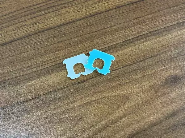 洗濯でパンの留め具『2個』を挟むだけ　手軽な再利用ワザが便利