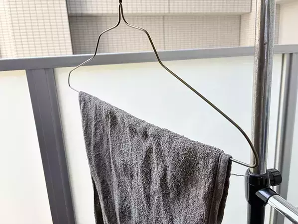 洗濯でパンの留め具『2個』を挟むだけ　手軽な再利用ワザが便利