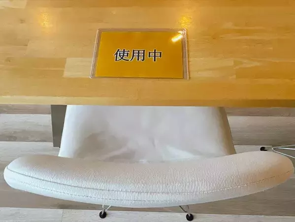 飲食店の『席取り』が不安な時に活躍！　ケース1枚で“使用中カード”を作る方法