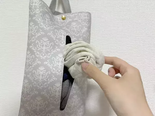 『吊るせるティッシュケース』にゴミ袋を詰めてみて！　“じゃない使い方”収納術【3選】
