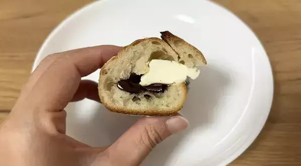 スタバチョコバターバゲットに「罪深い」の声　『温め前と後』を食べ比べ