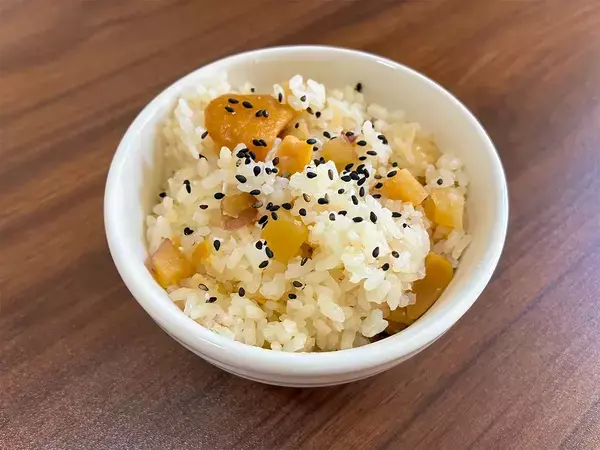 カルディの『芋栗ごはん』が絶品！　1袋入れるだけで「ホクホク」「食べ応えバツグン」