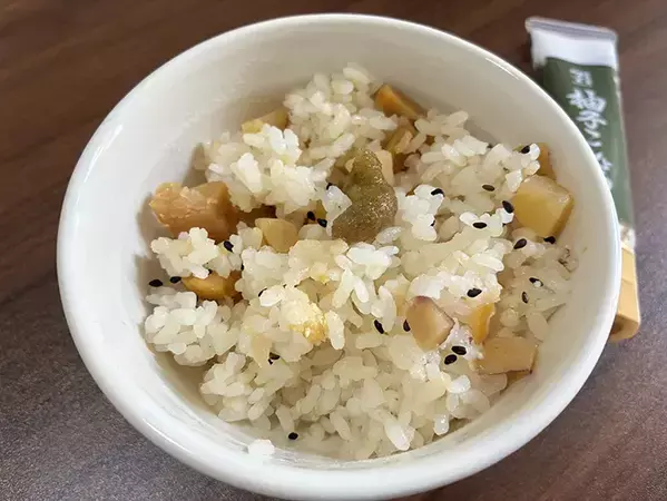 カルディの『芋栗ごはん』が絶品！　1袋入れるだけで「ホクホク」「食べ応えバツグン」