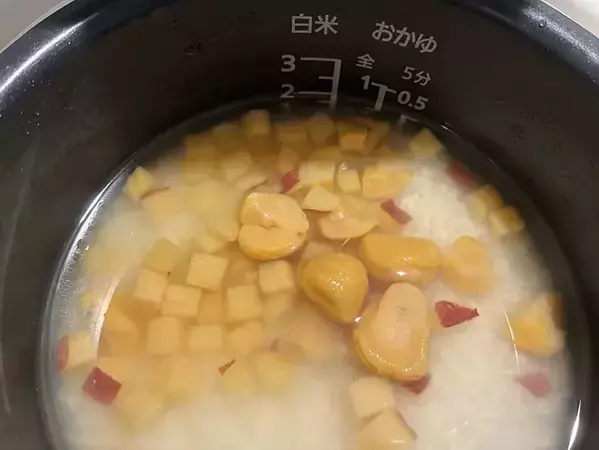 カルディの『芋栗ごはん』が絶品！　1袋入れるだけで「ホクホク」「食べ応えバツグン」