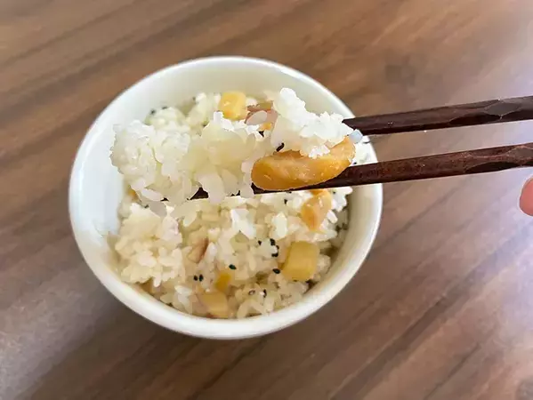 カルディの『芋栗ごはん』が絶品！　1袋入れるだけで「ホクホク」「食べ応えバツグン」