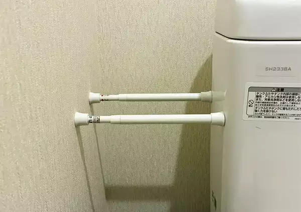 セリアのブロックで便器横の『空間』を有効活用！　窮屈なトイレで助かる、便利なミニ棚【活用2選】