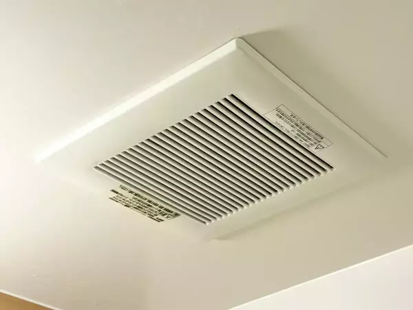 1か月の電気代はいくら？　浴室の換気扇、24時間つけっぱなしにすると