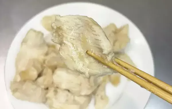 安い鶏むね肉を『うどんスープ』に浸して　レンチン6分で「しっとり」「作り置きにも」