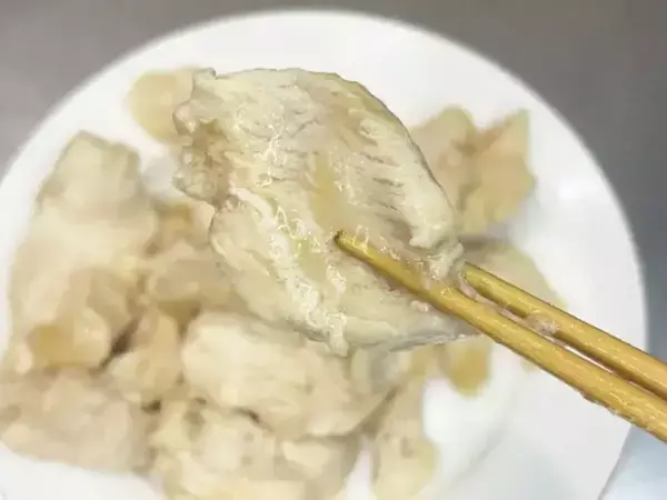 安い鶏むね肉を『うどんスープ』に浸して　レンチン6分で「しっとり」「作り置きにも」